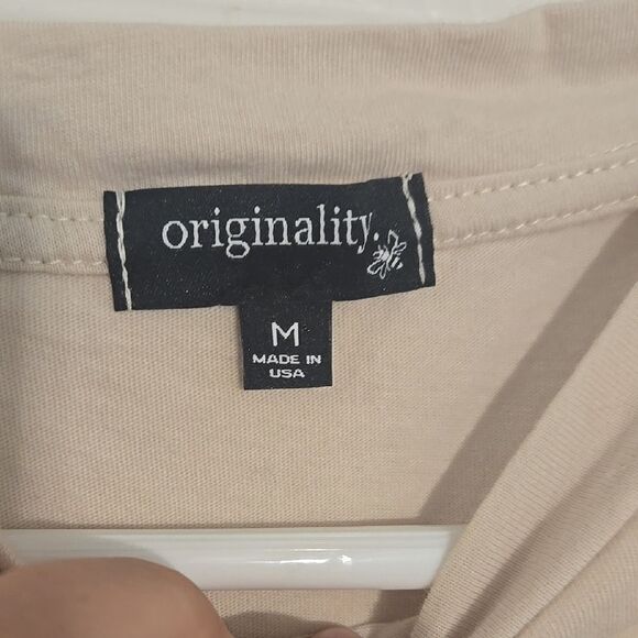 Swiftie Graphic Tee in Cream and Red - Picture 3 of 4